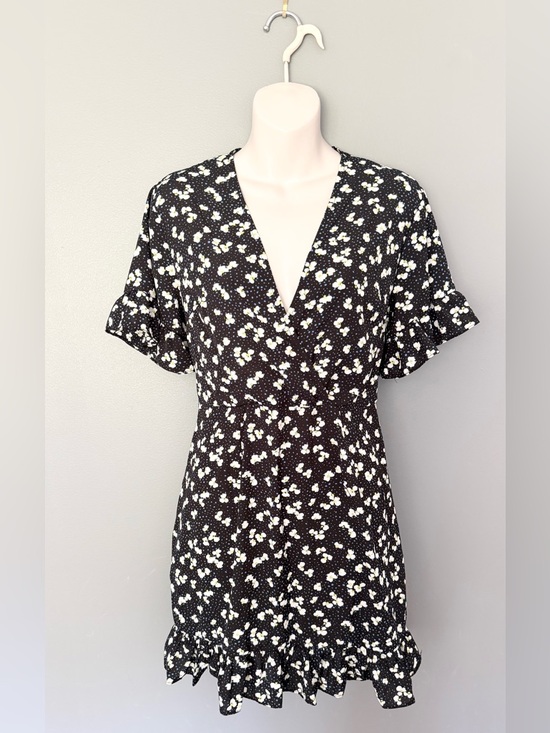 PrettyLittleThing Dresses & Skirts - PrettyLittleThing Black w/blue polka dot Floral Ruffle Sleeve lightweight Dress